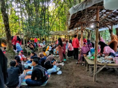 Suasana pasar pon plupuh dok Catrawarta